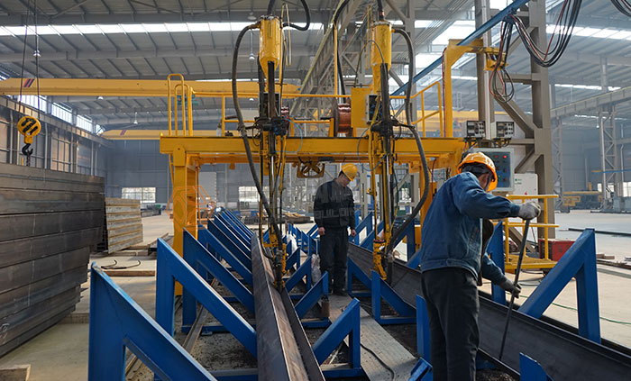 山东三维钢结构股份有限公司钢结构生产现场